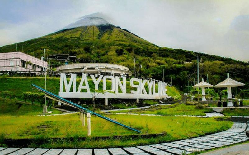 Mayon Volcano at Skyline